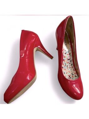 Madden Girl Candy Apple Red Patent Leather Heels Shoes Pumps - size 8